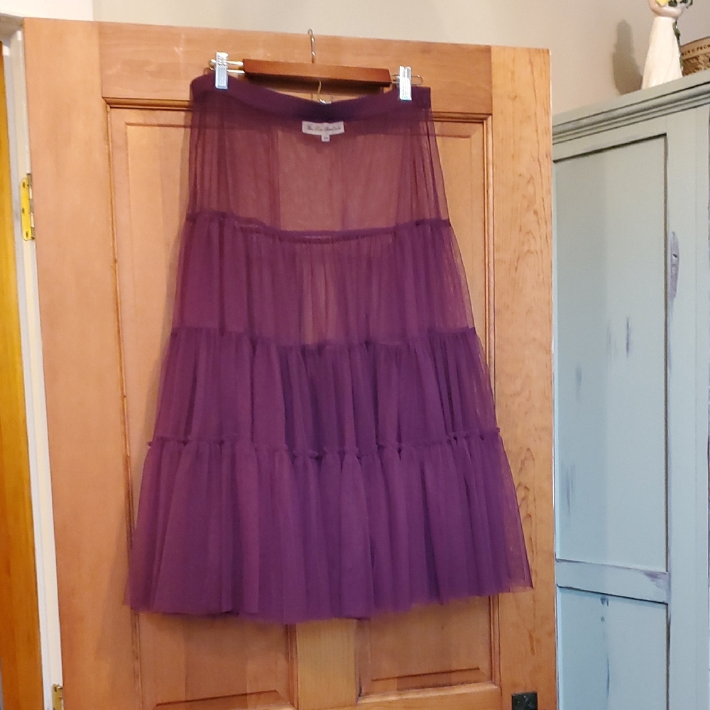 Chic Tiered Midi Skirt in Deep Purple